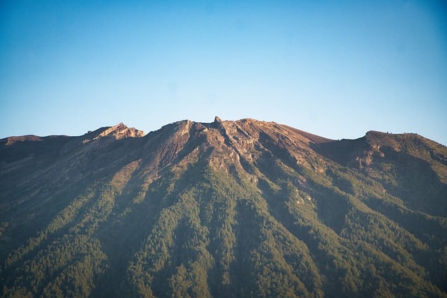 黎明俯瞰巴厘岛阿贡火山：聊聊山巅的自然小常识