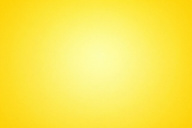 泛黄桌面的细碎旧痕 藏着寻常岁月里的软时光