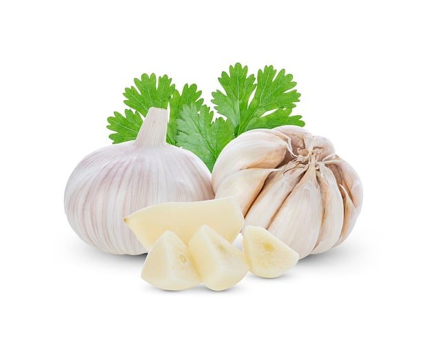 案头鲜蔬铺陈：藏在香菜与欧芹里的趣味小常识