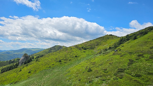 写给许久未见的阿栀：上周在丘卡什山记下的夏日山景