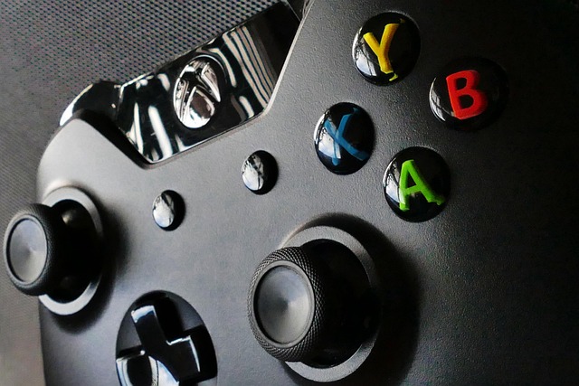 寒露午后的闲散日常：游戏手柄与笔记本的松弛时刻