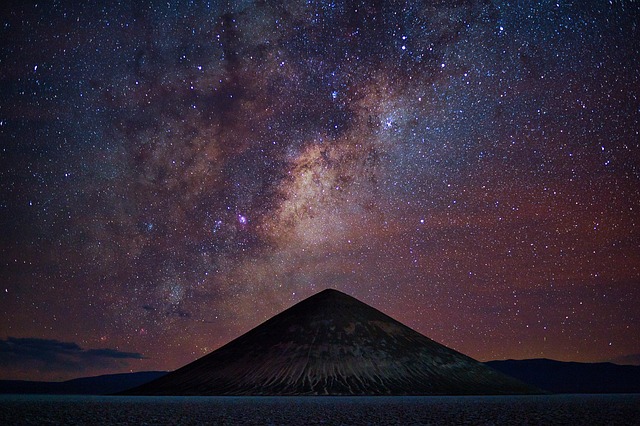 山巅星夜独处：将银河碎光揉进漫漫长夜的松弛时刻