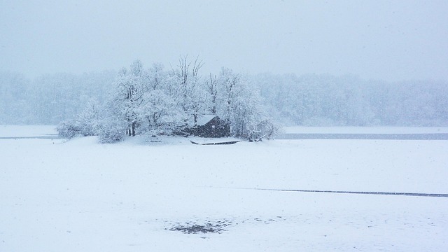 南波西米亚雪落湖畔：赶路时偶然撞见的乡野烟火