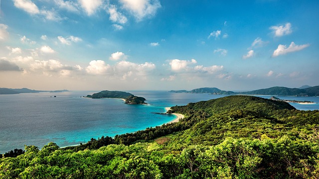 冲绳庆良间诸岛夏末晴日：白沙珊瑚与海畔的日常风物