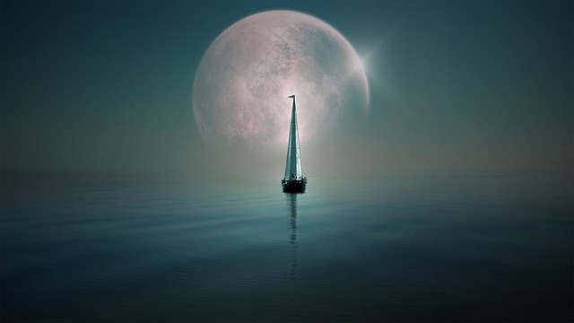 临街玻璃幕墙的冷调反光 裹着帆影浪纹漫进夜色