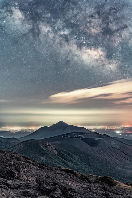 雾岛山星夜漫行：将九州城灯揉进银河的一晚