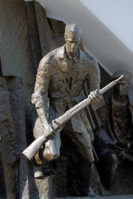 晴日秋分的战士纪念碑 牵起旧时光与家常三餐