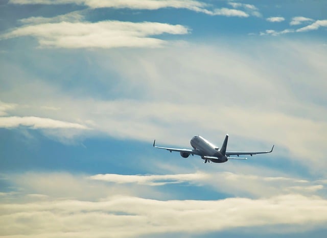 三万英尺高空的小桌板 藏着旅途里的细碎暖意