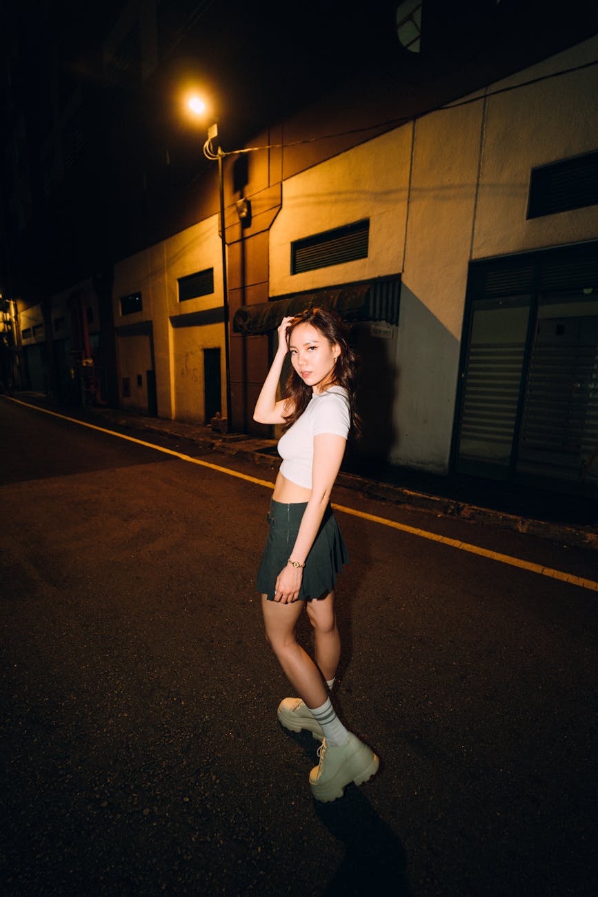（正规的）红中麻将真人一元一分广东上下分红中麻将群跑的快群夜街暖光少女