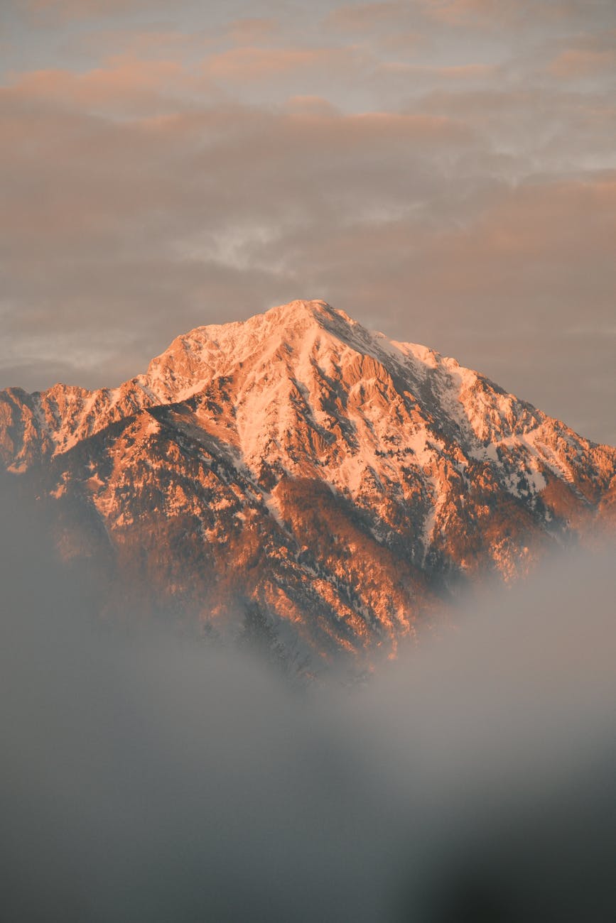 （今日财经推荐）真人24小时1块1分上下分红中麻将群跑的快群雪山鎏金云海