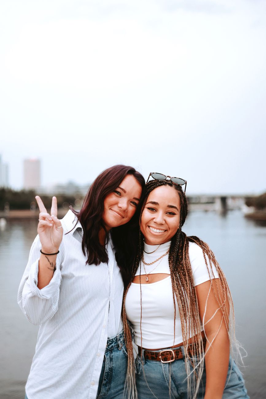 (在哪里找)千人在线24小时1块1分上下分红中麻将群跑的快群河畔闺蜜时刻